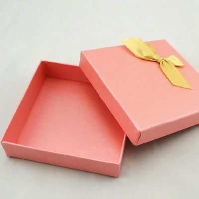 Verwerkingsnotities voor roze geschenkdoos met deksel